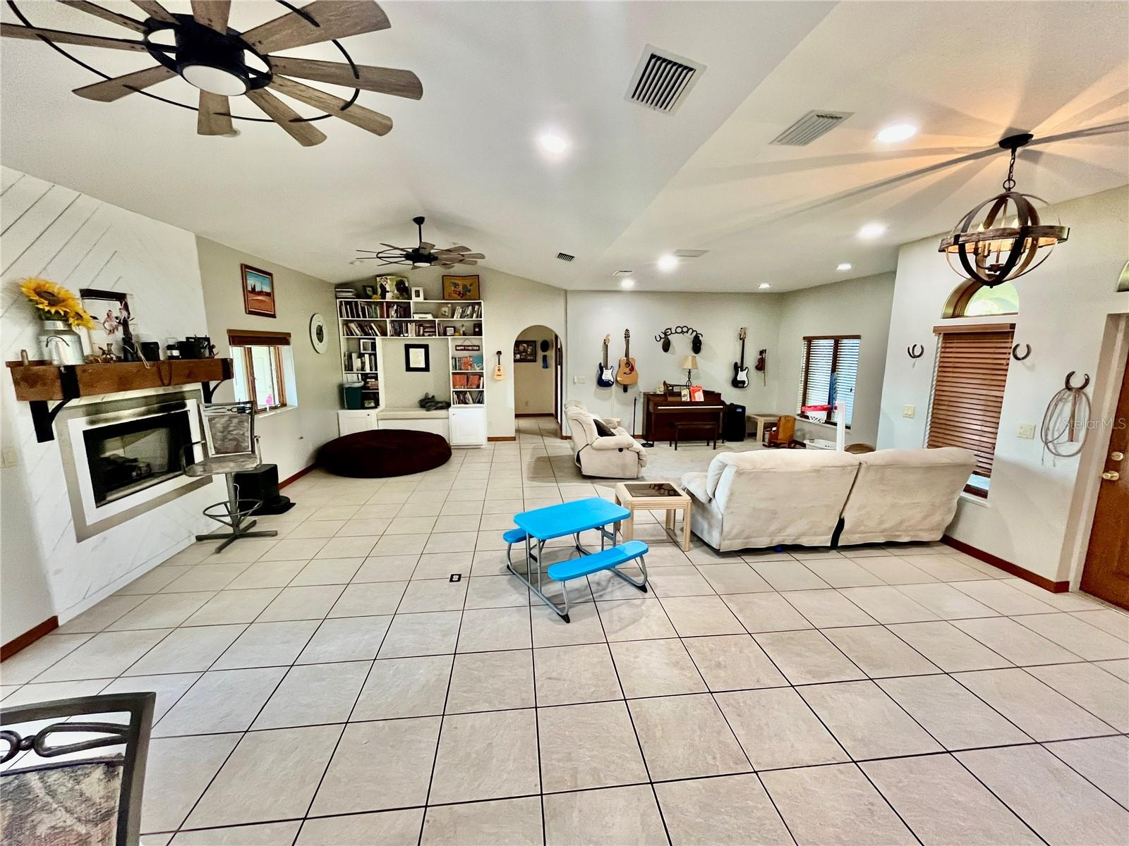 Equestrian Estate with Covered Arena For Sale in Avon Park, FL - 10.4 acres $1,475,000
